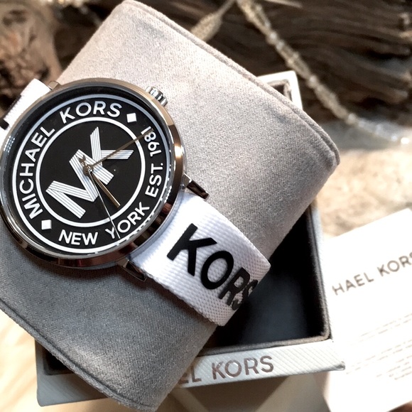 🖤🤍🖤MICHAEL KORS® UNISEX MK Logo Watch🖤🤍🖤 - Picture 6 of 12